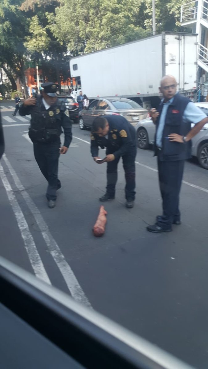 policias-pierna-utileria-cdmx-parque-delta