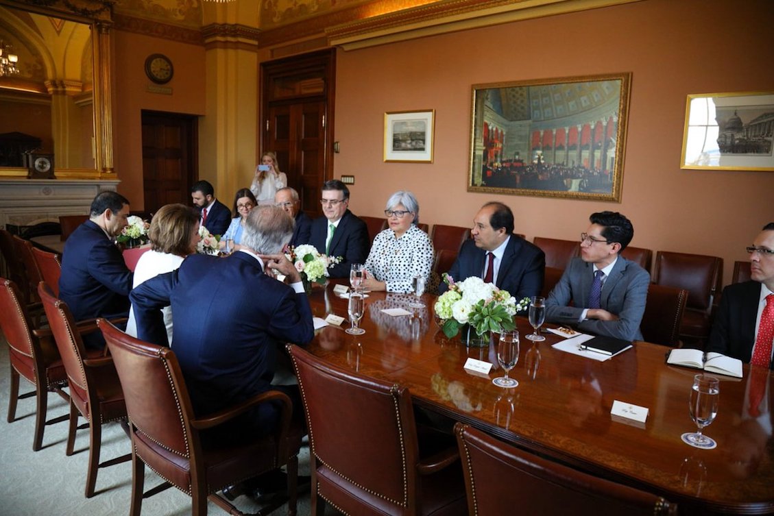 reunión-lordcacahuates-nancy-pelosi-sre