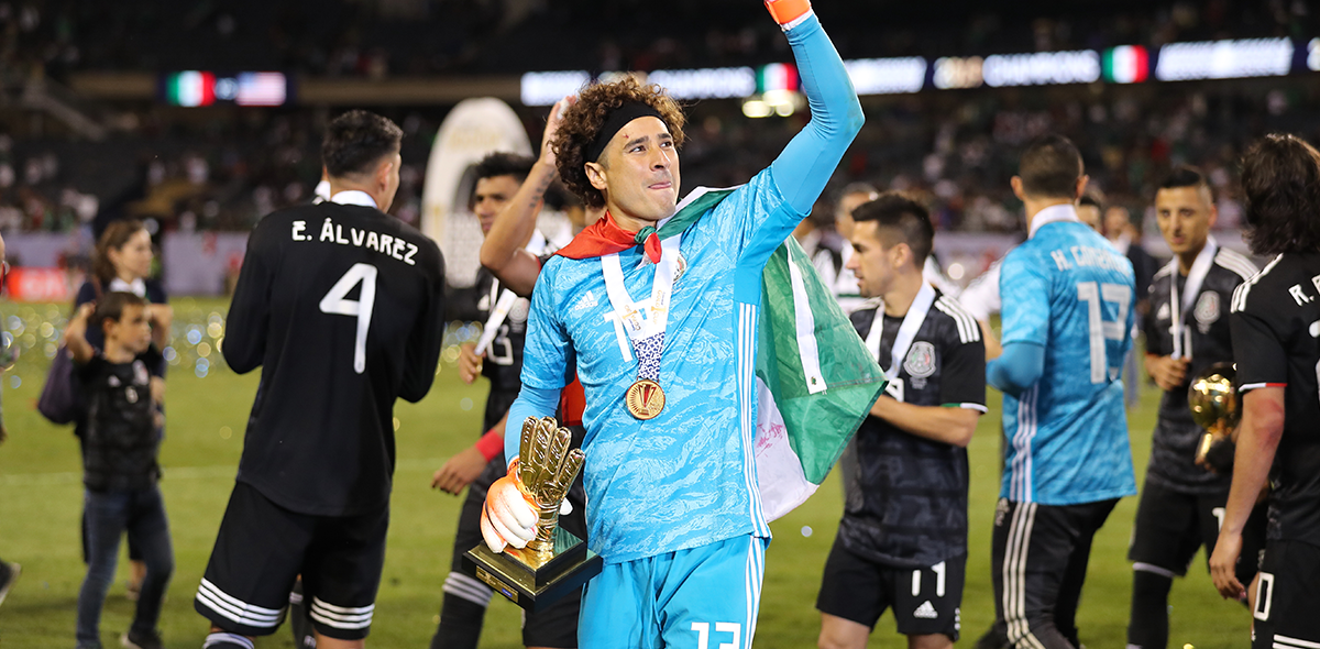 ¡De crack a crack! Los elogios de Neuer a Memo Ochoa