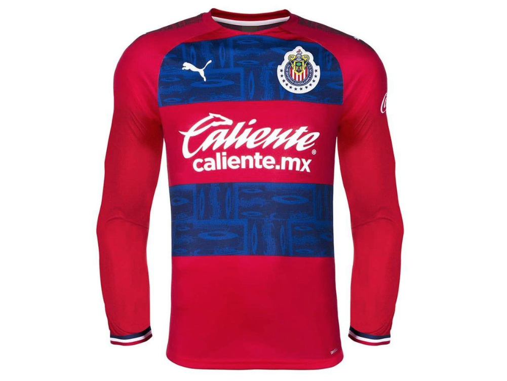 ¡Los madrugraron! Tienda departamental reveló los nuevos uniformes de Chivas