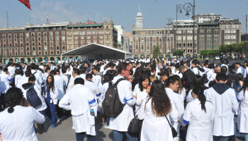 Médicos pasantes anuncian paro nacional; piden que Secretaría de Salud no recorte presupuesto