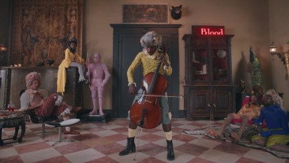 Blood Orange hace un Marie Antoinette reloaded en el video para “Benzo”