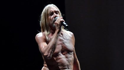 Iggy Pop se pone romántico y divertido con la canción ‘James Bond’