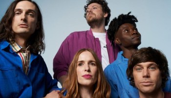 Metronomy da un adelanto más de su próximo disco con “Walking In The Dark”