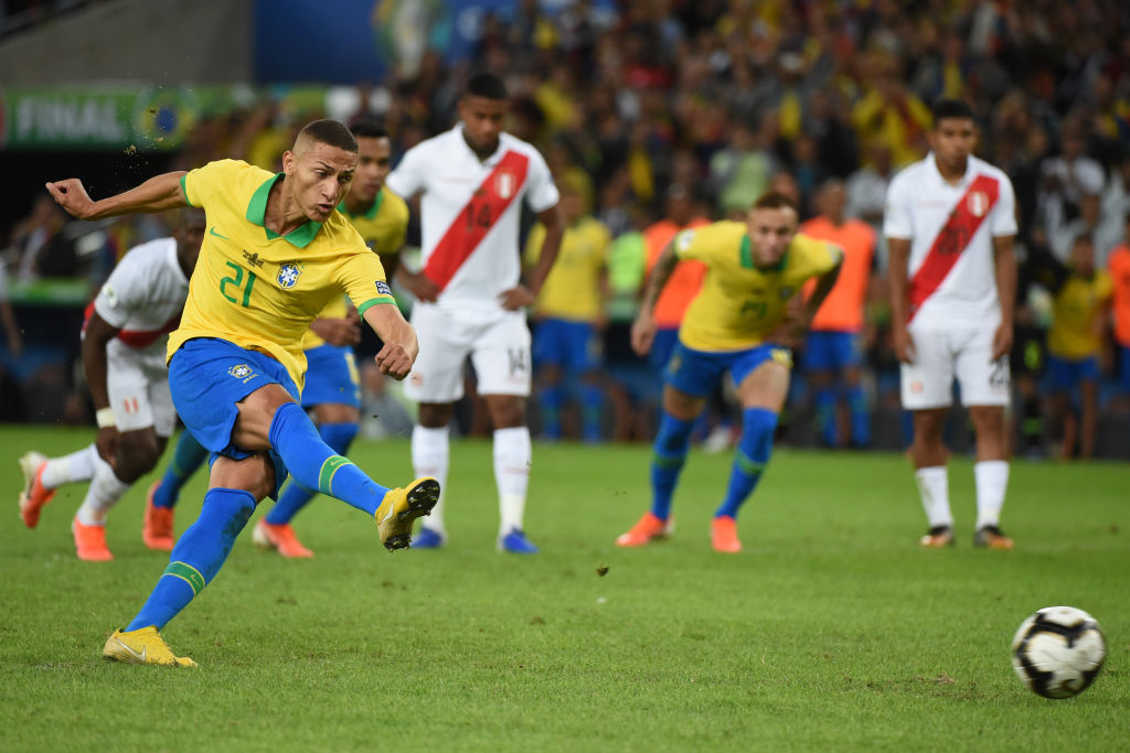 Richarlison le dedicó su gol a su bisabuela... ¡pero se le olvidó su nombre!