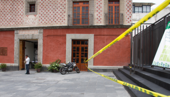 Vinculan a proceso a policía acusado de abusar sexualmente de una joven en un museo de CDMX