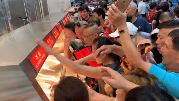 ¡De locura! El primer Costco en China causa total conmoción