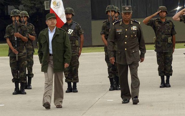 chamarra-calderon-amlo-comandante-borolas