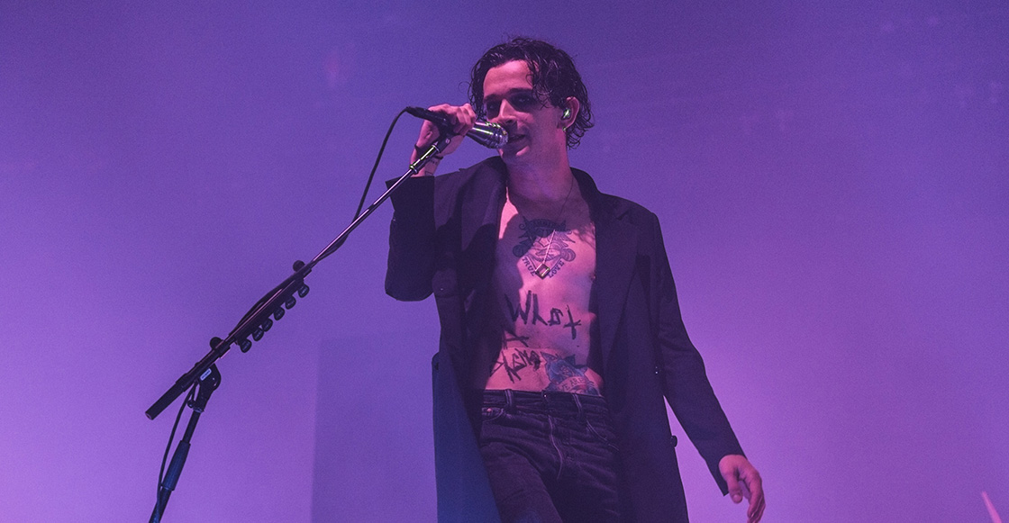 Matt Healy de The 1975 desafió leyes anti LGBT al besar fan en Dubai