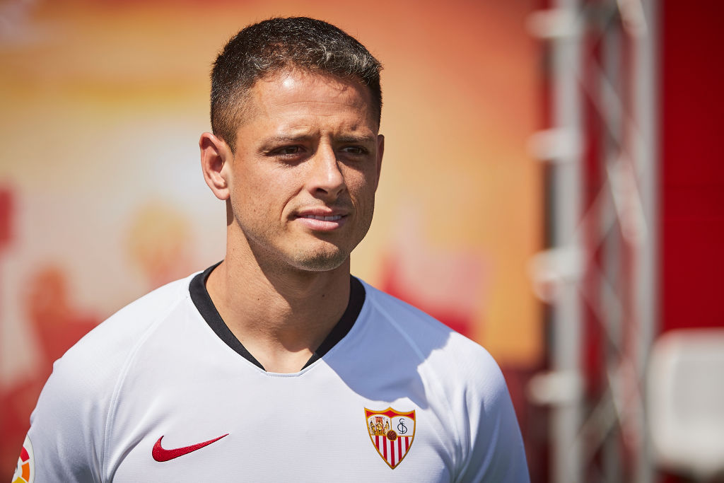 'Chicharito' reveló cómo lo contactó el Sevilla y lo difícil que será estar en el equipo