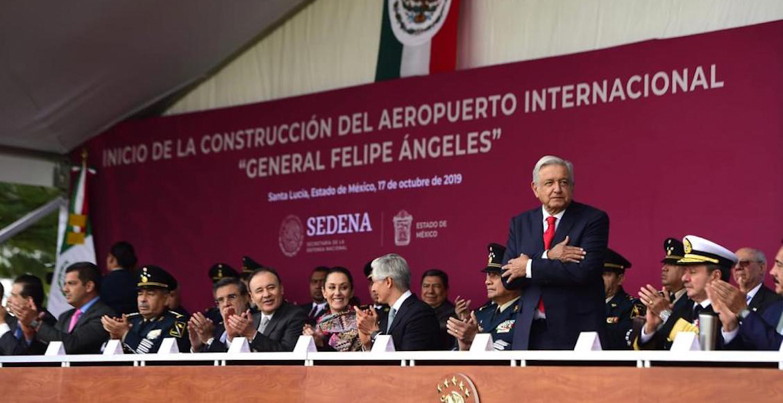 AMLO-banderazo-Aeropuerto-Internacional-Santa-Lucía