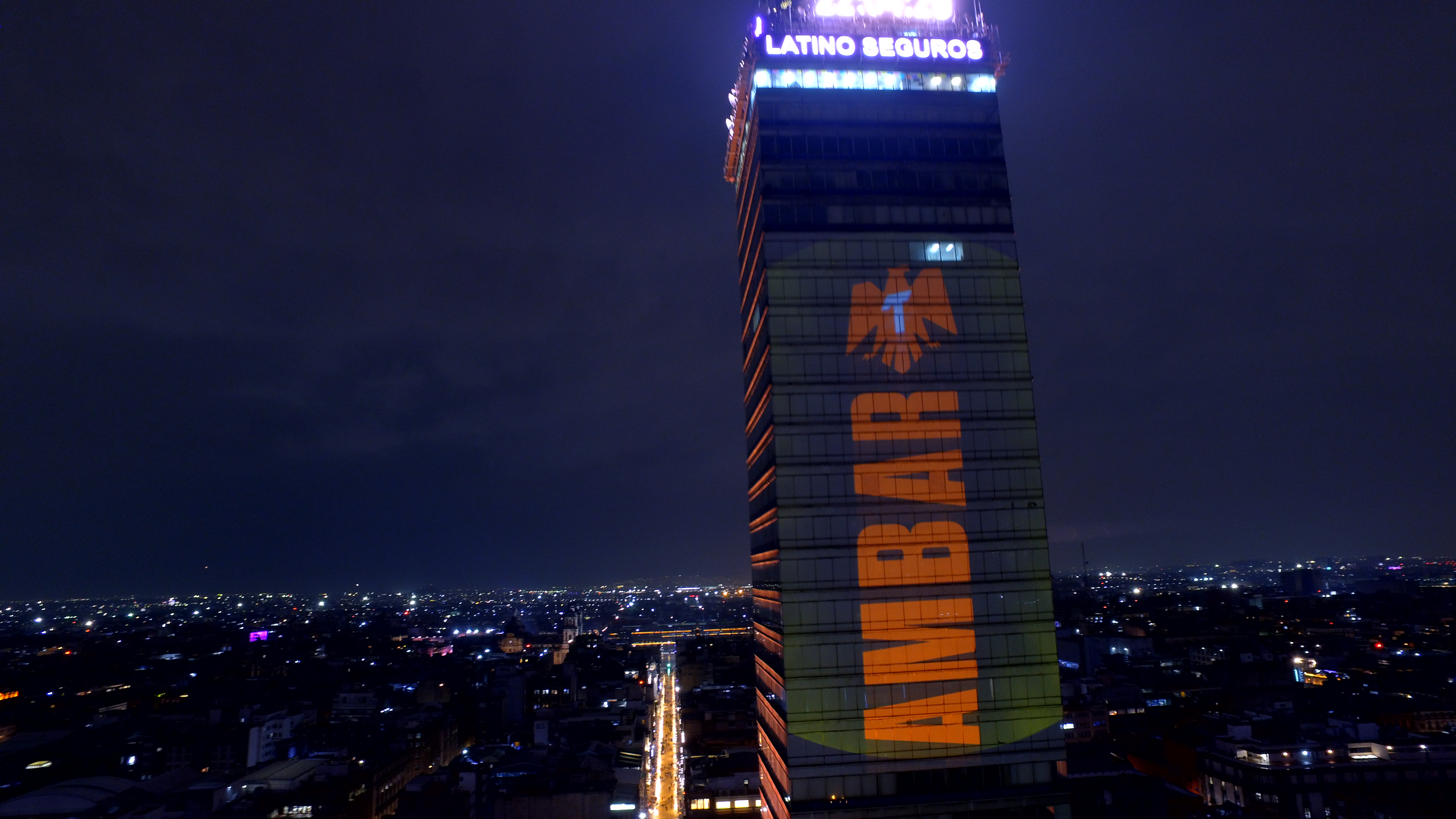 Tecate Ambas Torre Latinoamericana