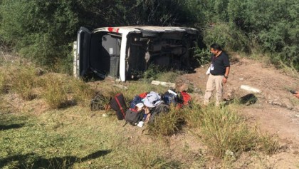 Se accidenta camioneta donde viajaban reporteros que cubren gira de AMLO