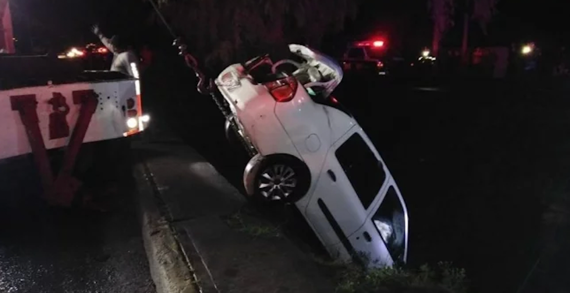 cae-auto-canal-aguas-negras-estado-de-méxico