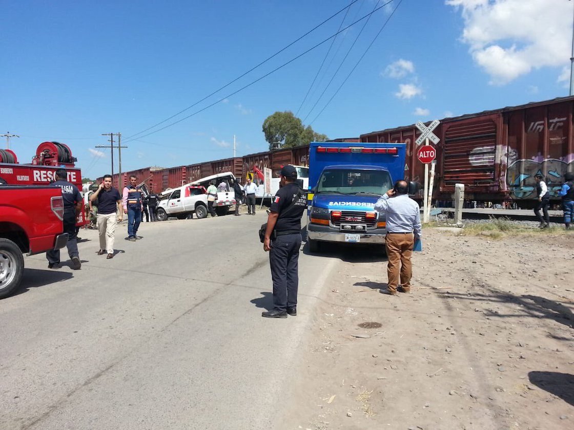 chofer-queretaro-paso-tren-muertos-accidente-02