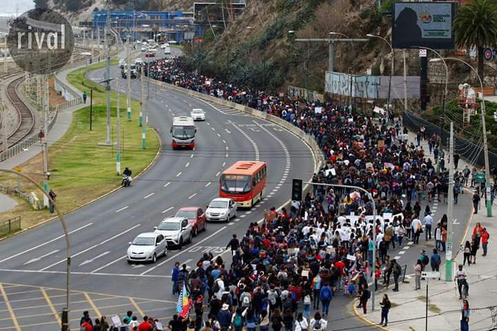 imagenes-fotos-videos-impresionante-marcha-chile-pinera-grande-que-pasa-01