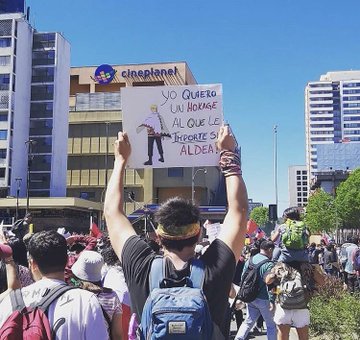 ¡Joya! Jóvenes otakus de Chile salen a manifestarse vestidos de sus personajes favoritos