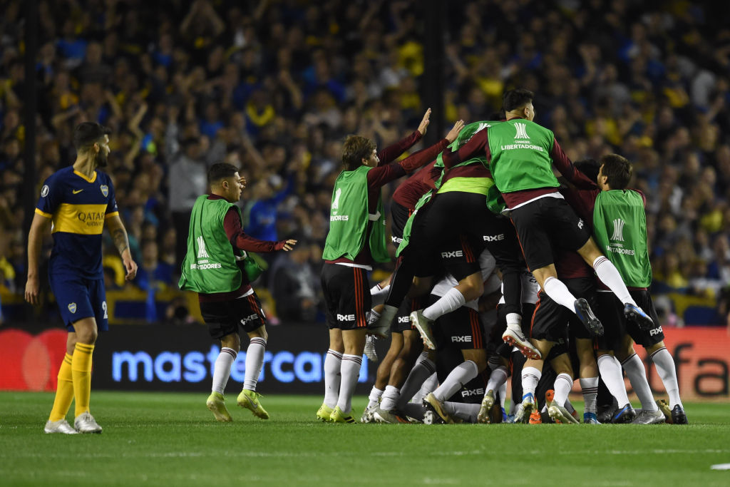 Guardia de seguridad es despedido tras festejar el pase de River con los jugadores