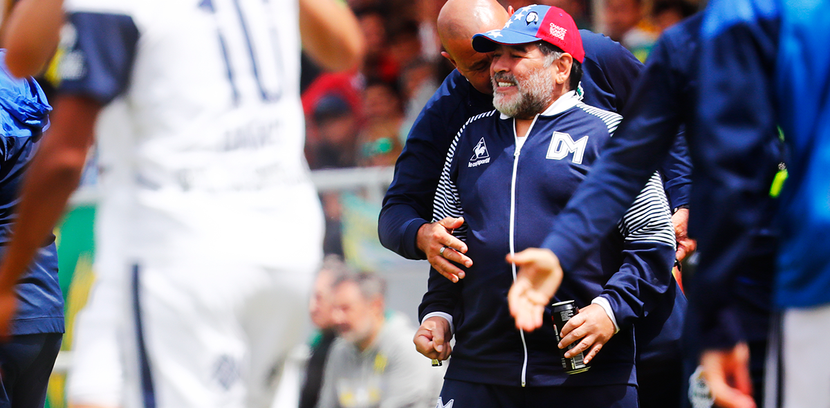 ¿Por fin? Maradona seguirá siendo técnico de Gimnasia y Esgrima