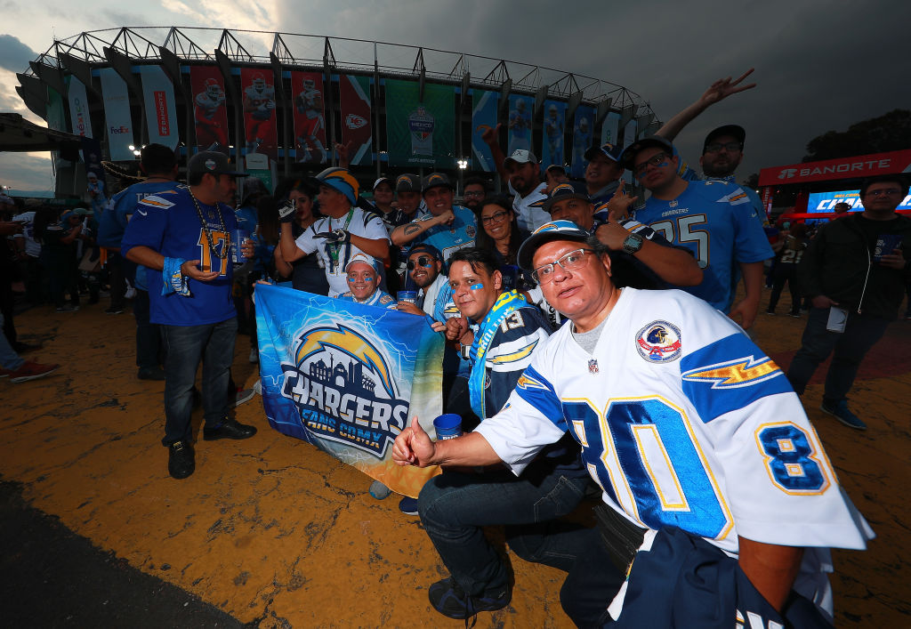 Al menos 50 asaltos fueron reportados tras terminar el Chiefs vs Chargers en el Estadio Azteca