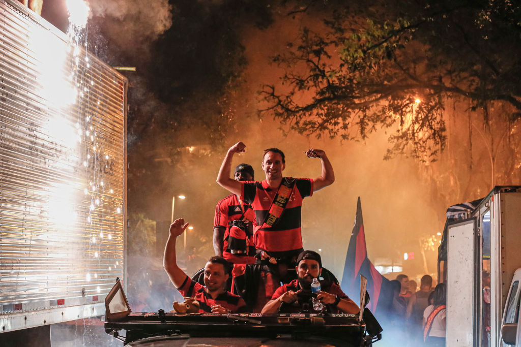 En imágenes y video: Flamengo celebró con miles de aficionados su título de la Copa Libertadores