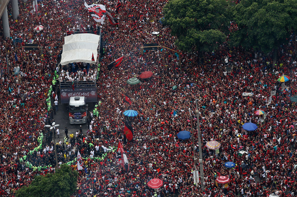 En imágenes y video: Flamengo celebró con miles de aficionados su título de la Copa Libertadores