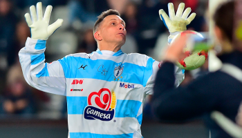 Entre lágrimas y con homenaje a Calero, así fue el partido de despedida del 'Chaco' Giménez