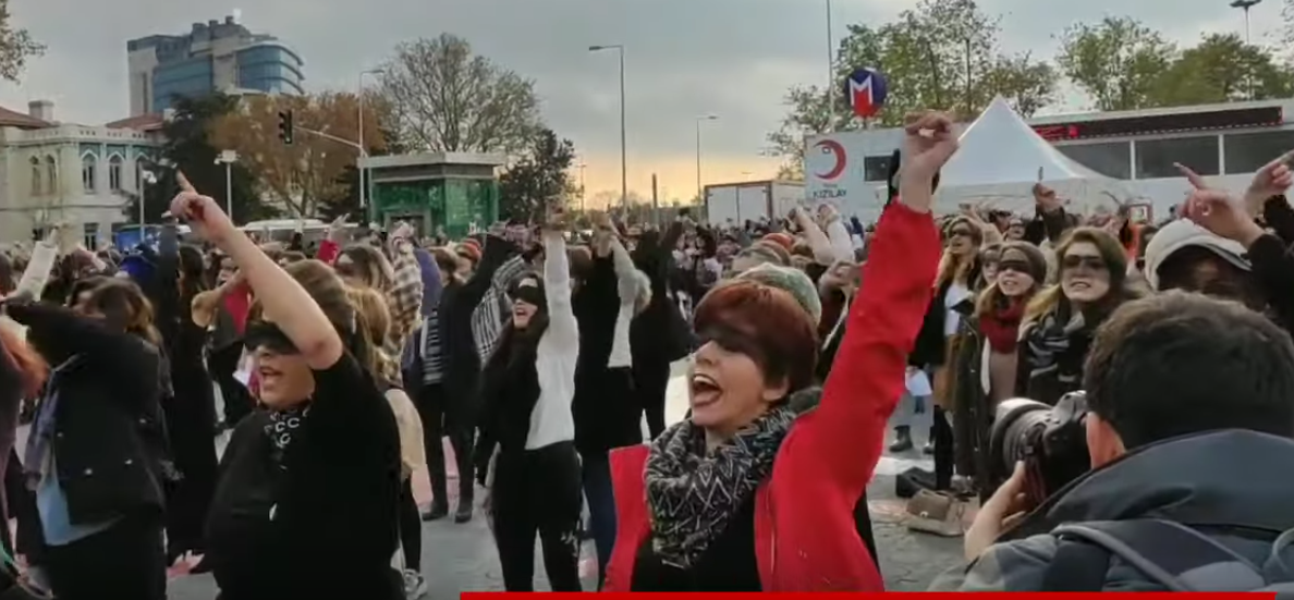 ¡¿Perdón?! Policía de Turquía reprime "Un violador en tu camino" por considerarlo inaceptable