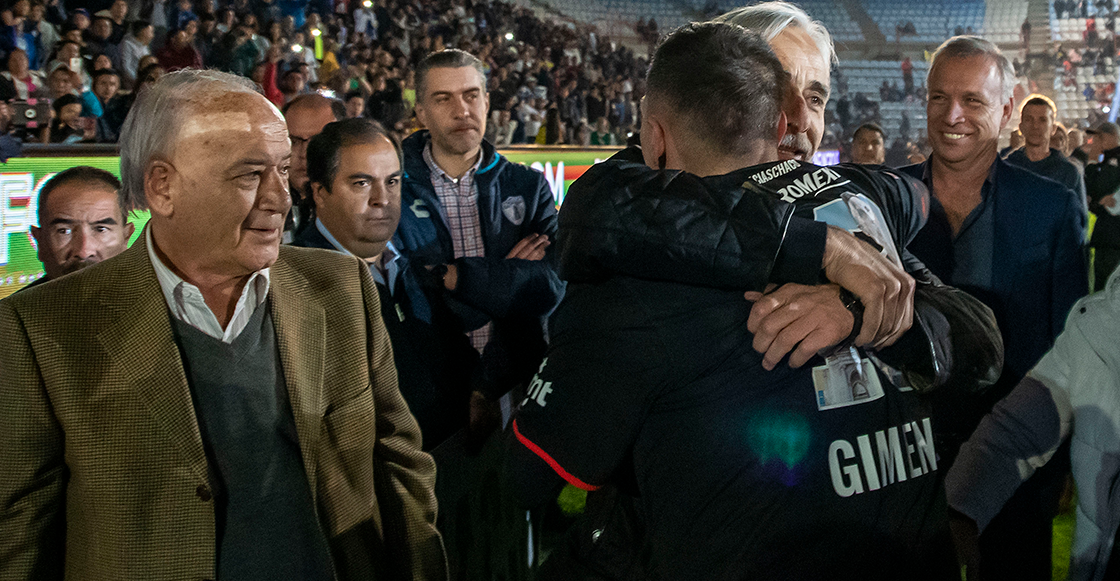 "Fuera Billy": Así recibieron al presidente de Cruz Azul en la despedida del 'Chaco'