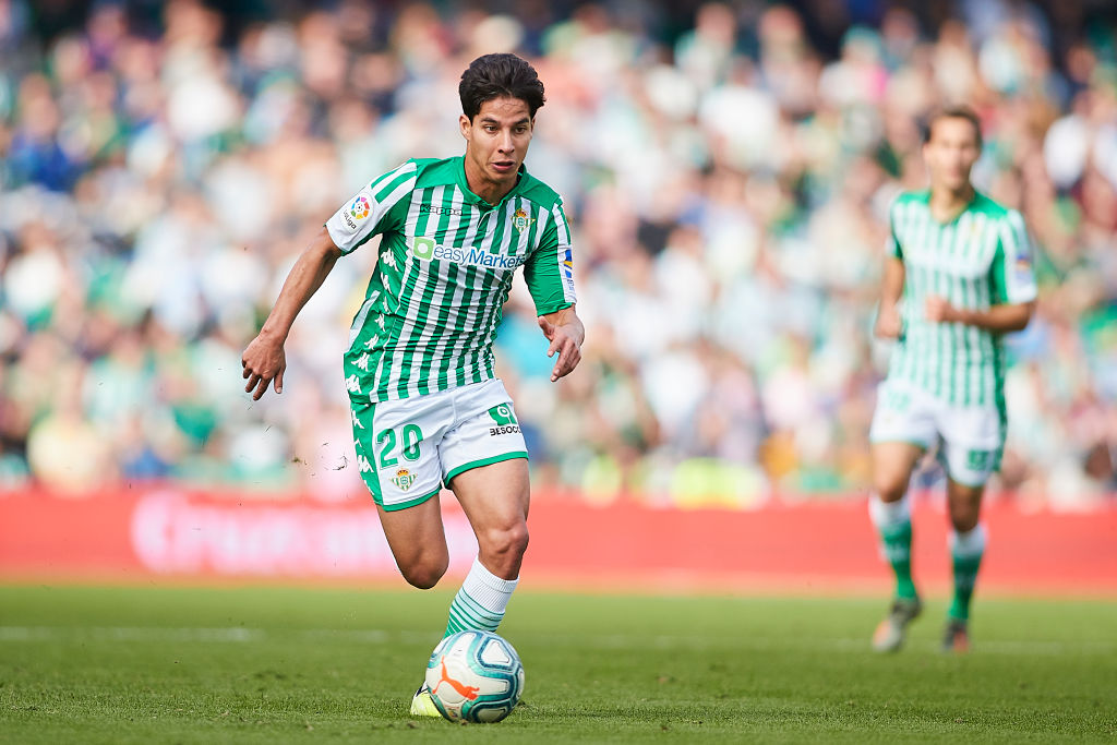 Diego Lainez fue titular con el Betis después de 10 meses y se fue entre aplausos 