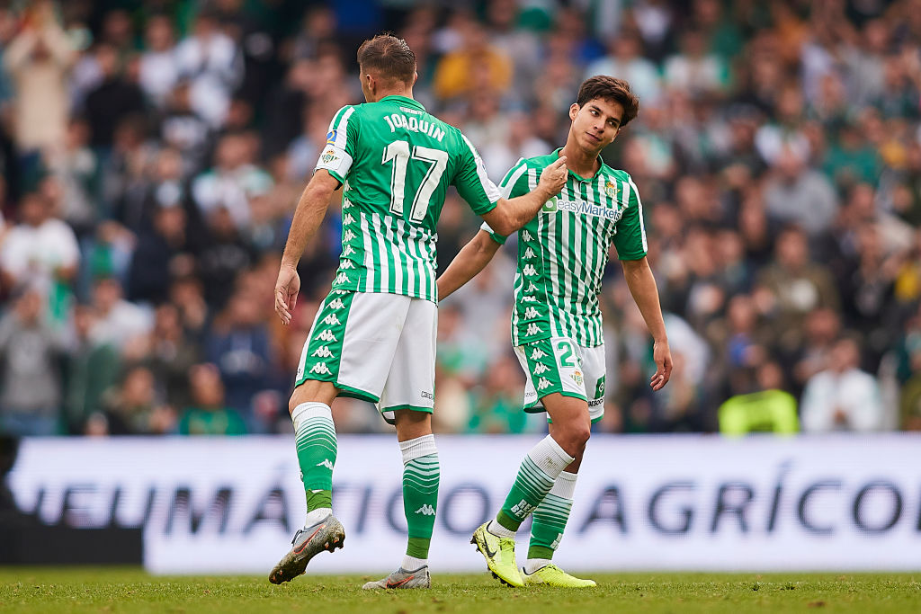 Diego Lainez fue titular con el Betis después de 10 meses y se fue entre aplausos 