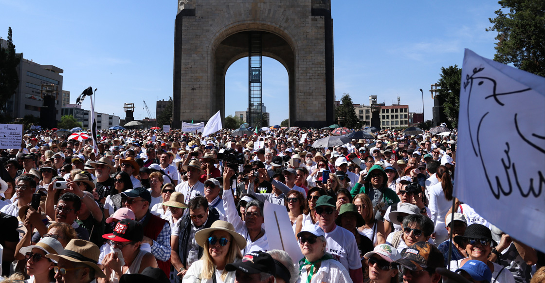 Familia LeBarón y Marko Cortés encabezan la marcha contra AMLO en la CDMX