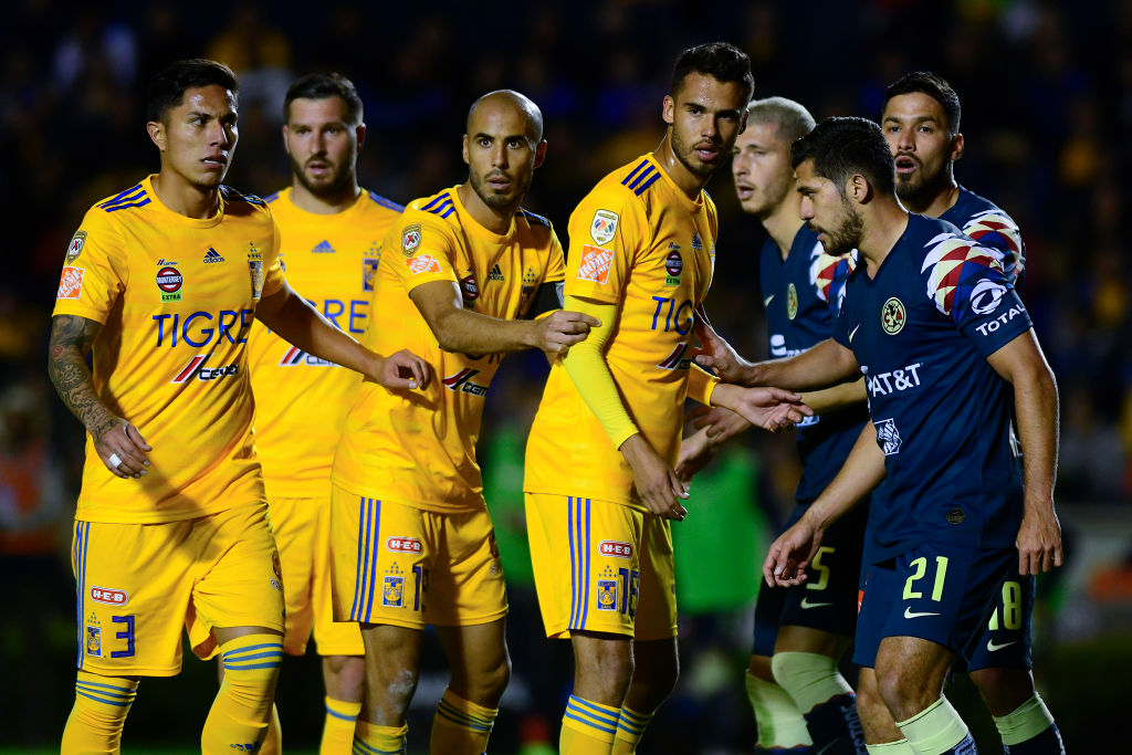 Crean 'corrido' contra Carlos Salcedo tras sus errores 'ayudando' al América