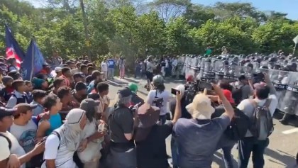 Elementos de la Guardia Nacional repliegan caravana migrante en Chiapas