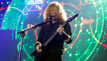 Dave mustaine regaña a guardia de seguridad