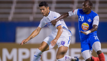 Día opuesto: Cruz Azul remontó al 98' en Concachampions ante el Portmore United