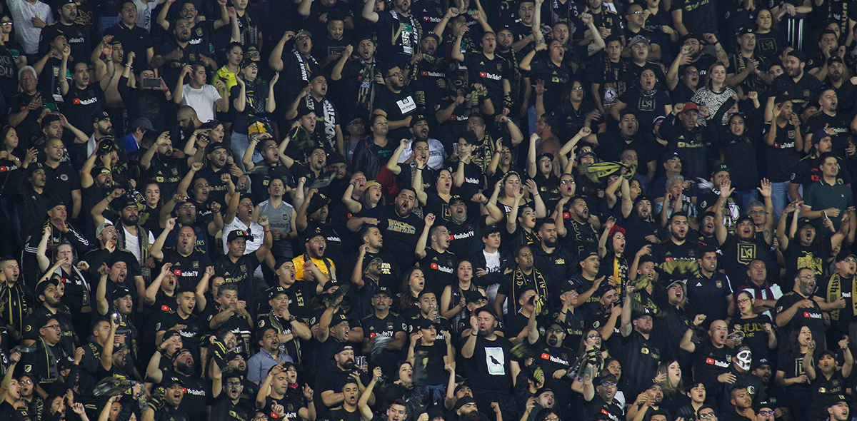 De pena ajena: El video de los aficionados de León vandalizando el estadio del LAFC