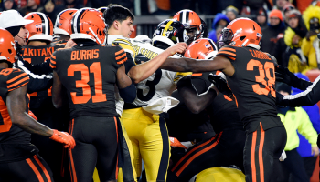 NFL 'perdonó' y retiró suspensión a Myles Garrett tras cascazo a Mason Rudolph