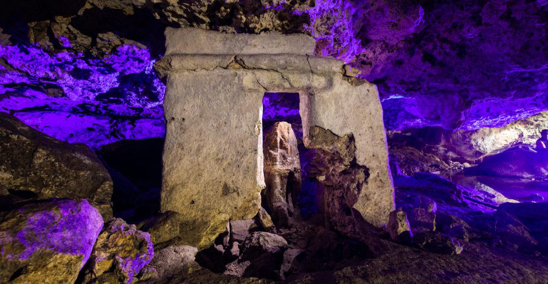 Descubren y resguardan un posible Altar Maya en un cenote de Playa del Carmen