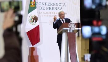 AMLO-feministas-grupo-conservador