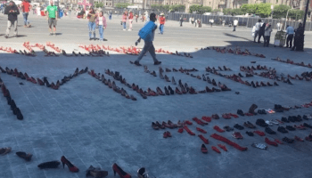 zapatillas-calcetas-zocalo-paro-mujeres