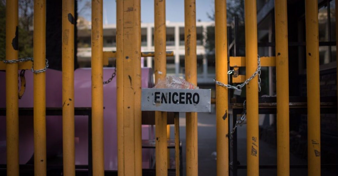 Prepa 8 de la UNAM es tomada y suspende clases