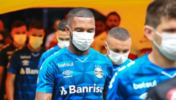 Jugar con mascarillas: La nueva 'propuesta' para que se reanude el futbol