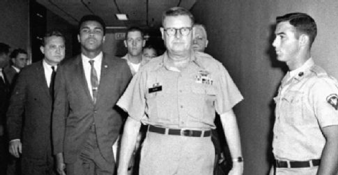 La historia del día en que Muhammad Ali rechazó al ejército