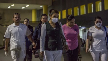 El IMSS pide al personal médico que evite salir a la calle con uniforme... entre otras medidas