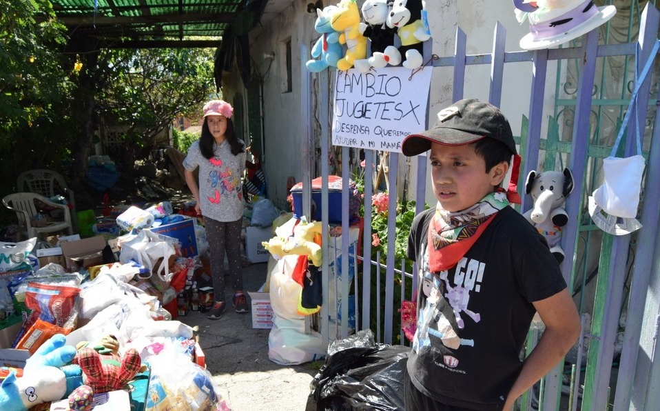 Sniff: Niños ofrecen sus juguetes a cambio de despensa para ayudar a su mamá sin trabajo