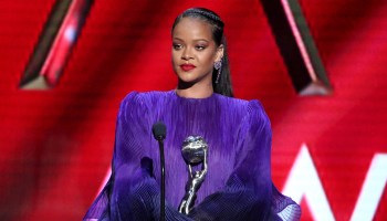 Rihanna dona 2 millones de dólares a víctimas de violencia doméstica por el encierro