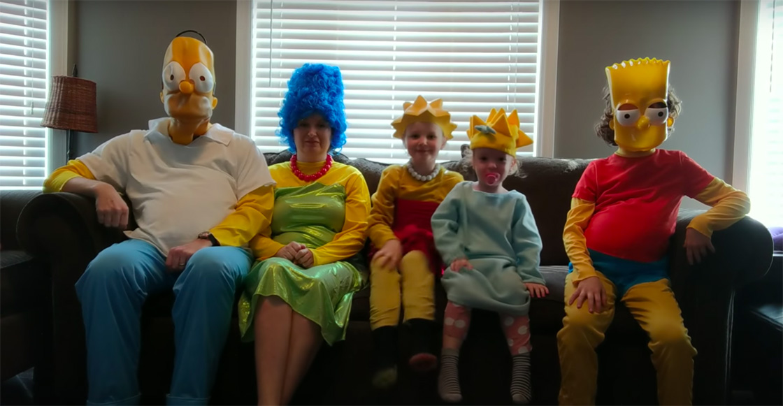 D'oh! Familia aburrida por la cuarentena graba intro de 'Los Simpson'