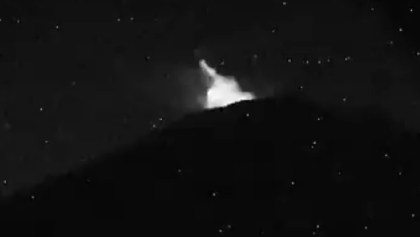 El Popocatépetl registró una nueva explosión con expulsión de fragmentos incandescentes