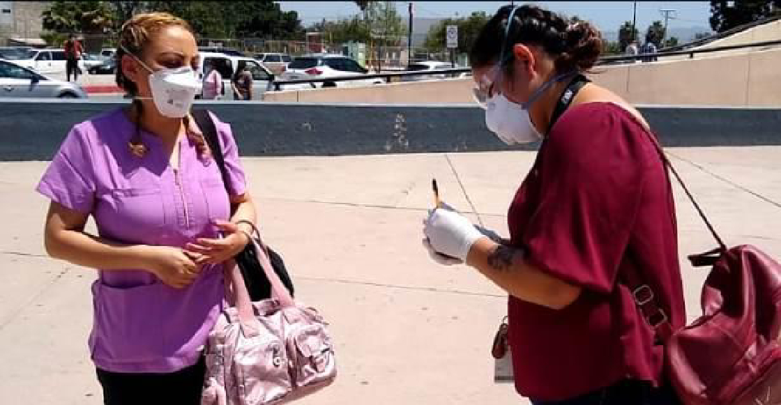 ‘Lady Cartas’, la enfermera que lleva mensajes de esperanza a pacientes con coronavirus